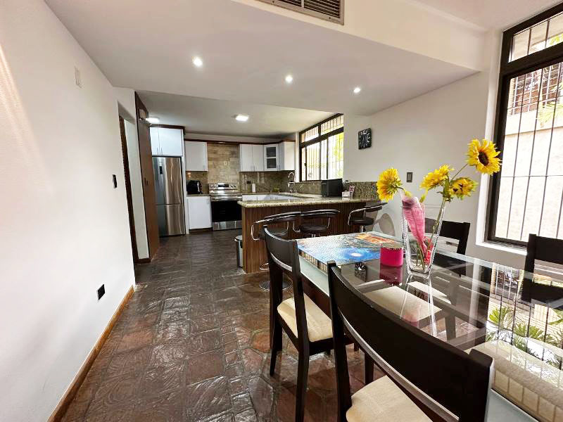 Beautifull Townhouse in Conj. Res. Las Lajas. Naguanagua